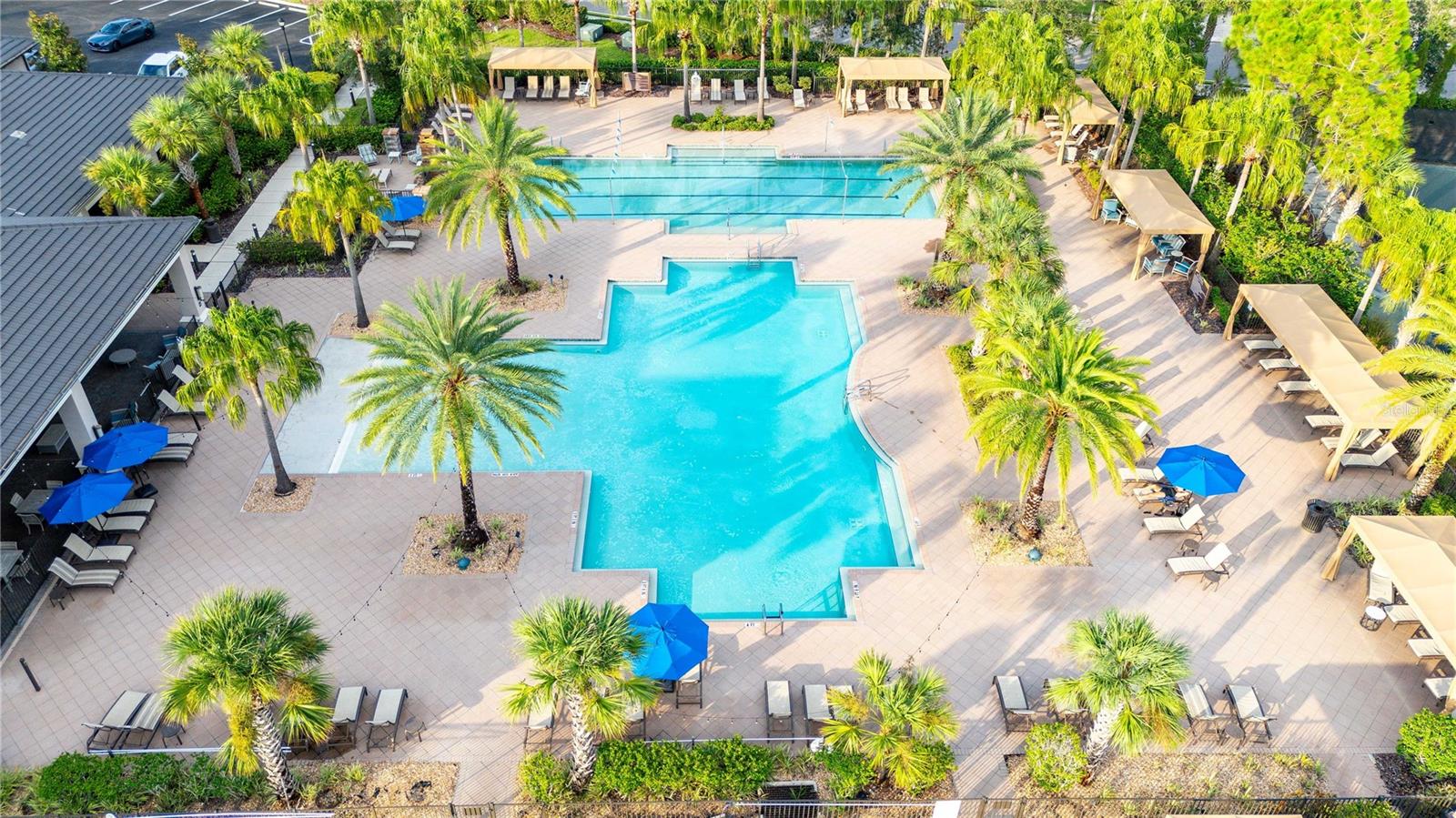 Zero entry pool and lap pool