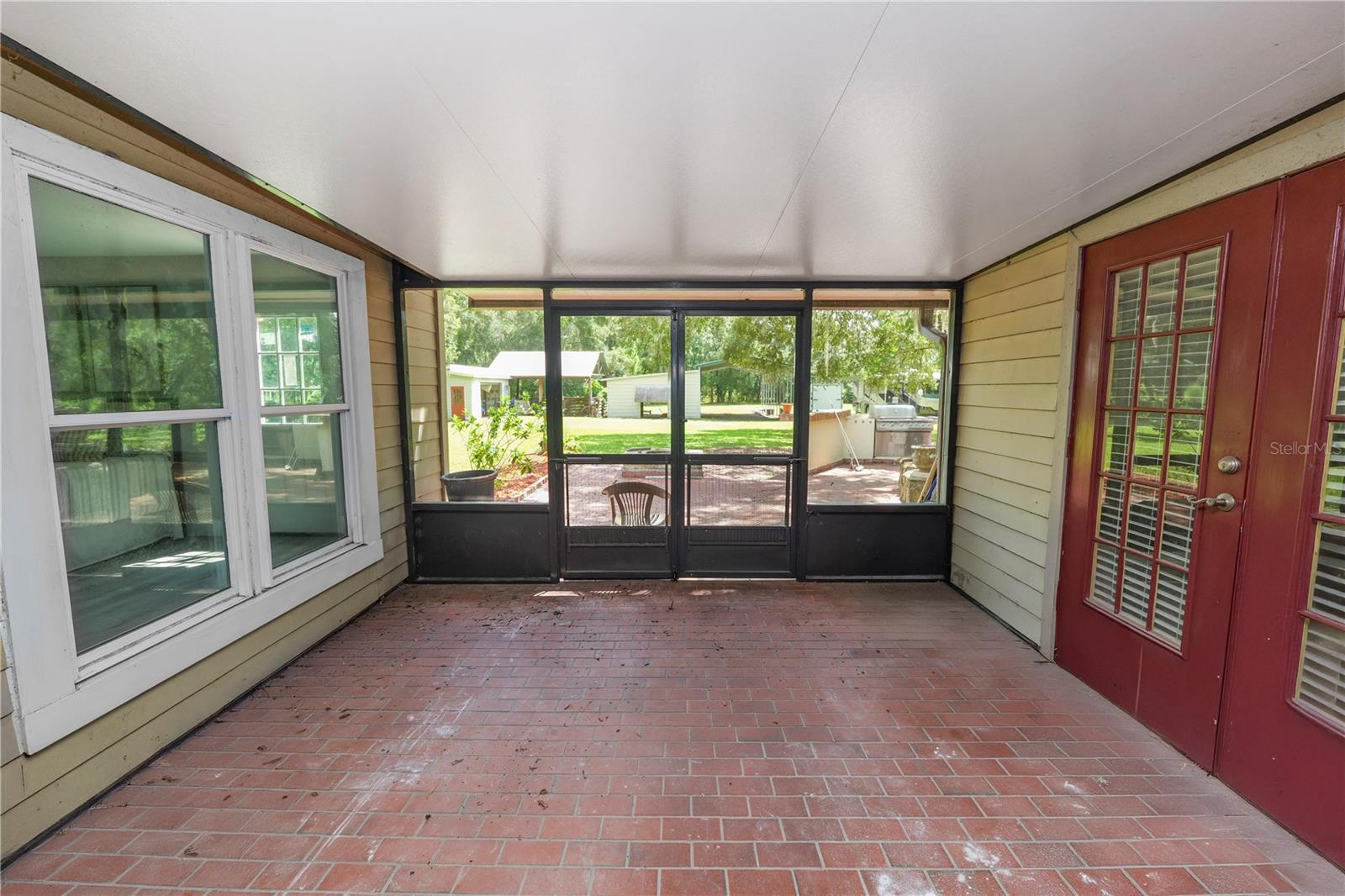 screened in patio just off of the kitchen