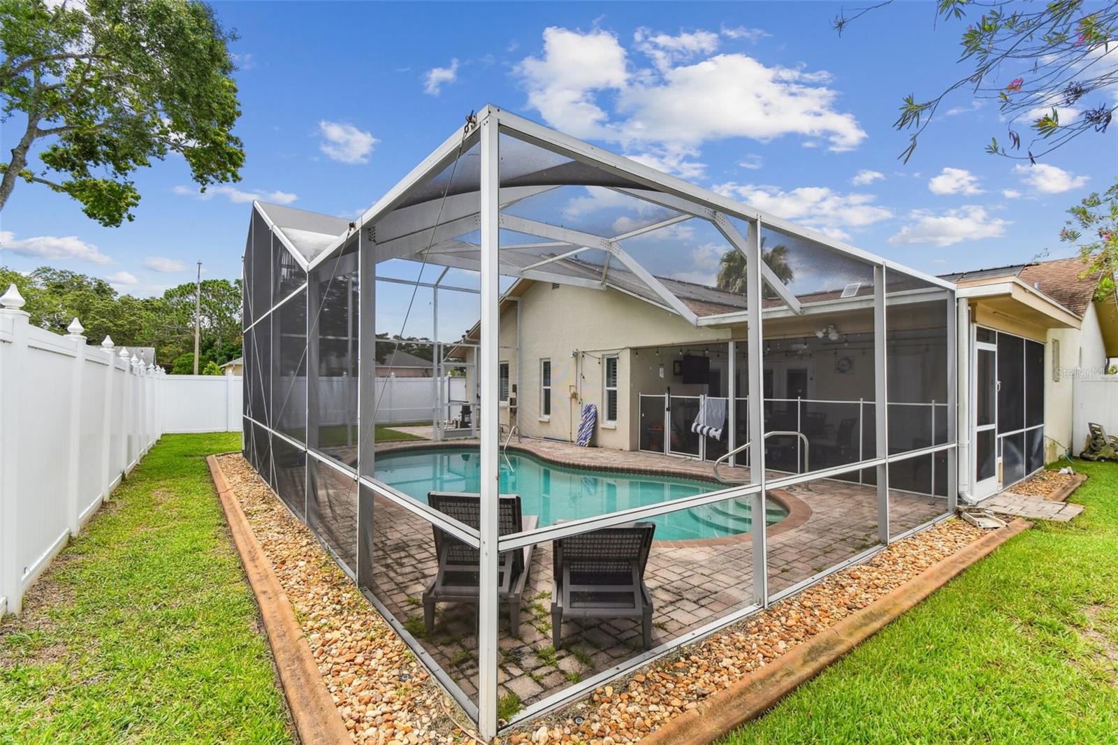 Screened pool/backyard