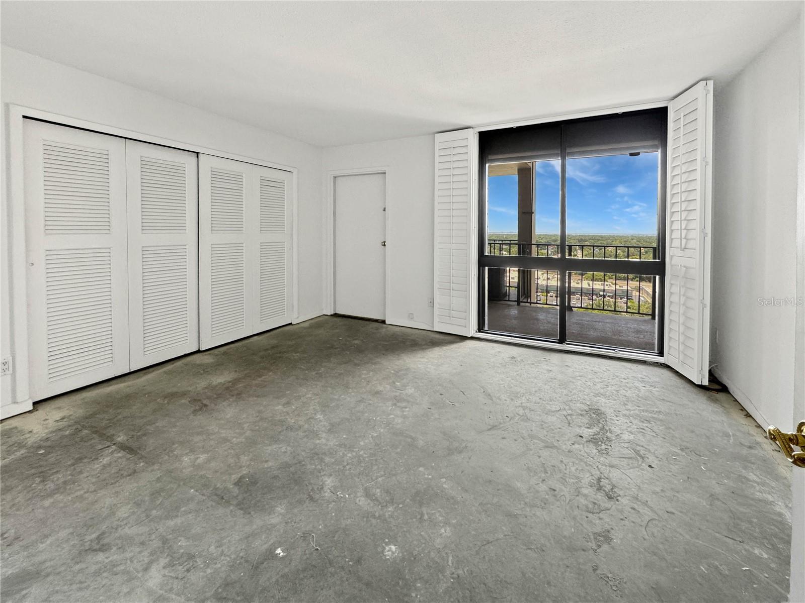 Unstaged 2nd bedroom.