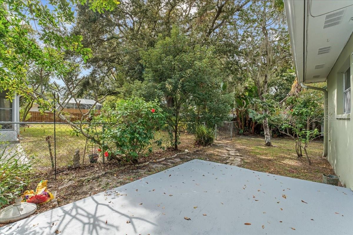 patio for 1/1 apartment