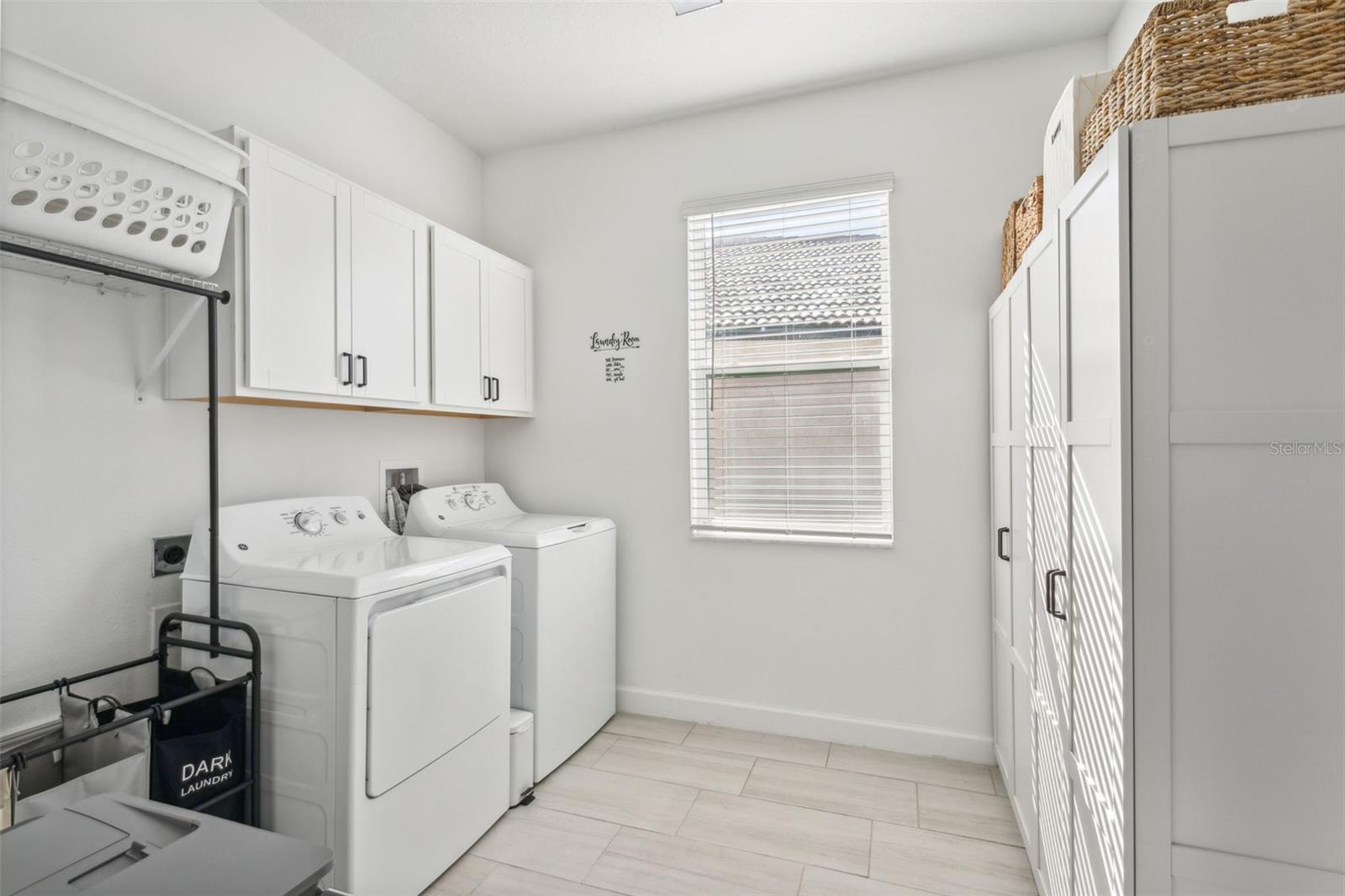 Large utility room w/ storage