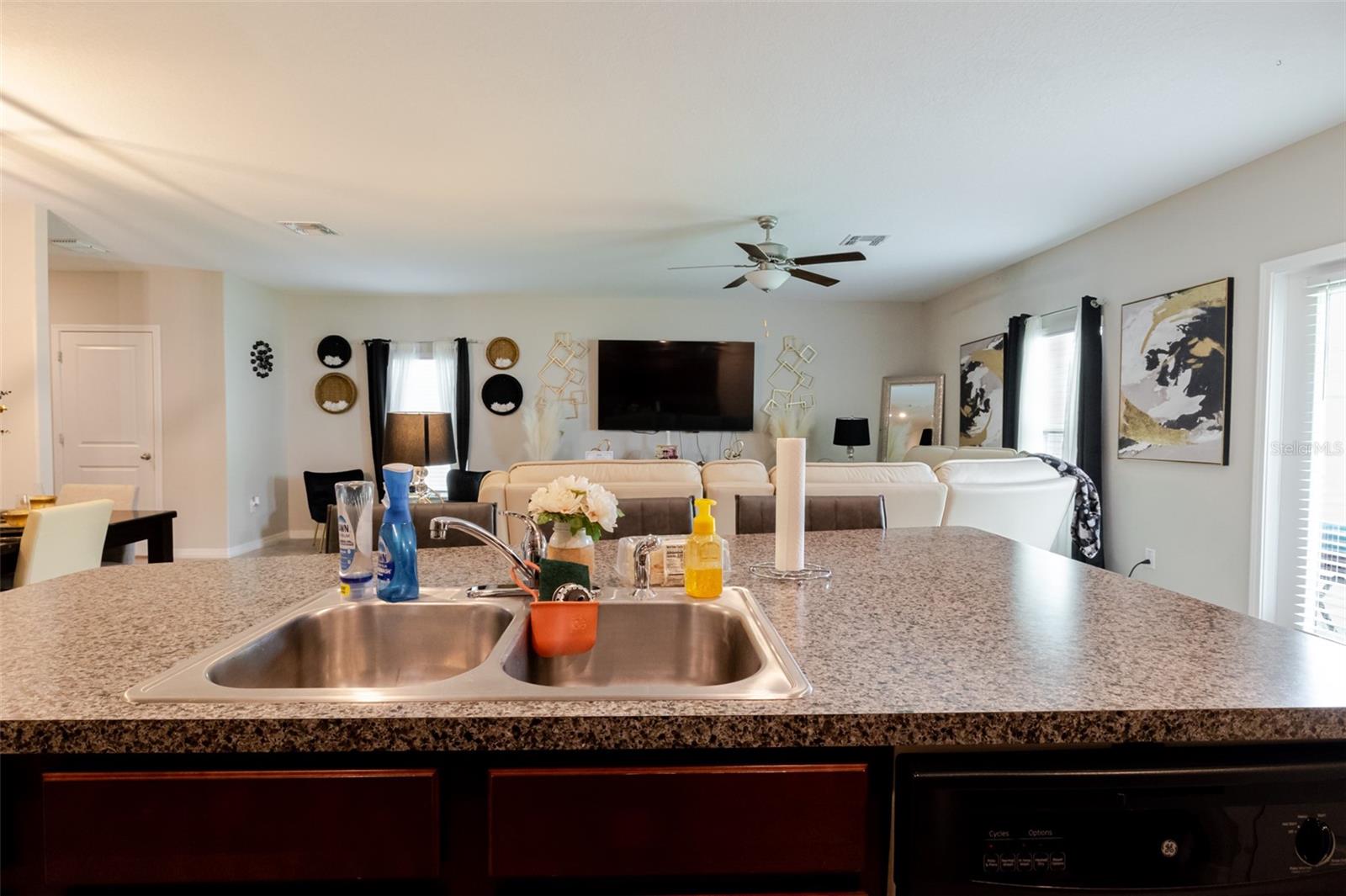 kitchen/ living room