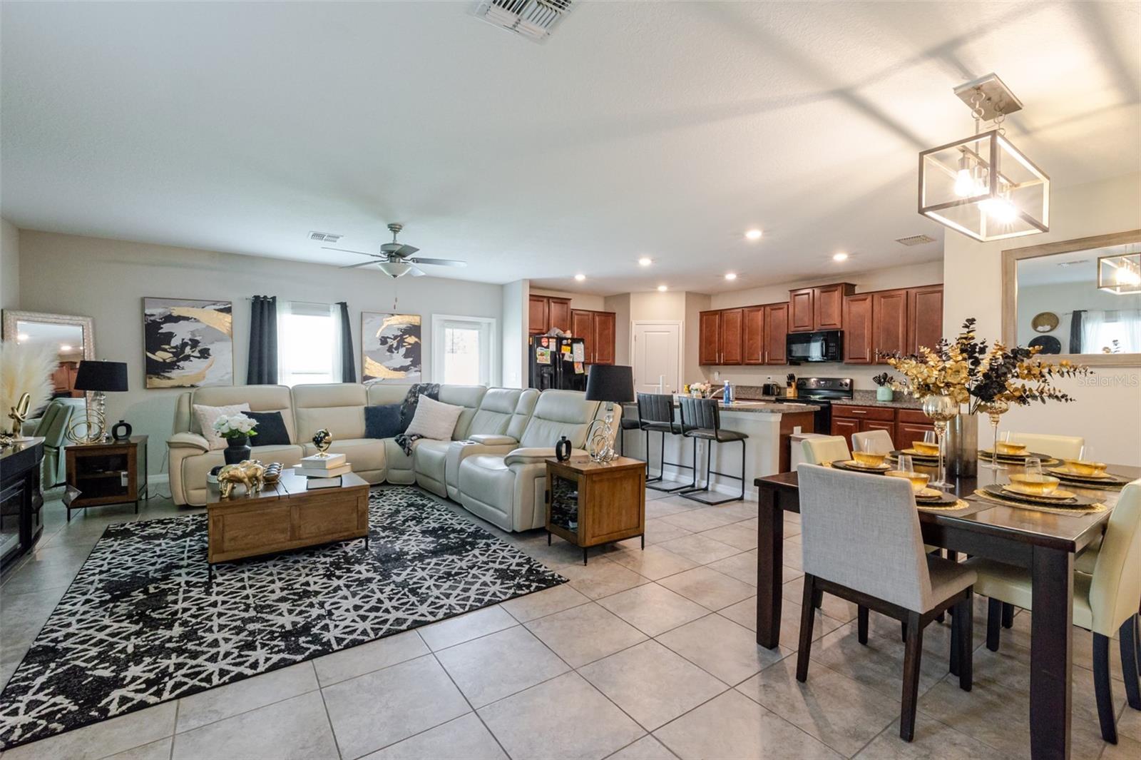 living/dining area