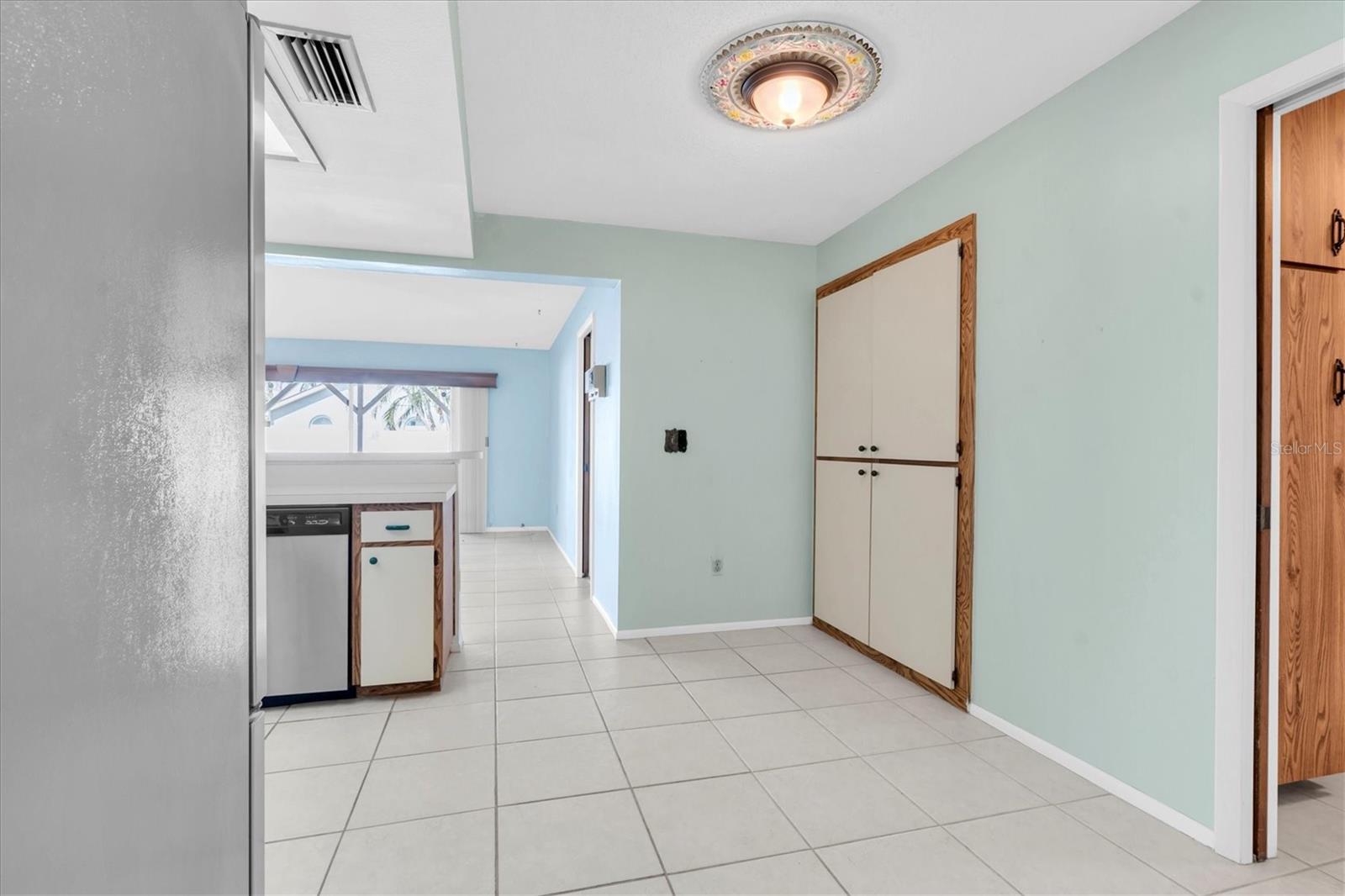 Kitchen Dinette Area