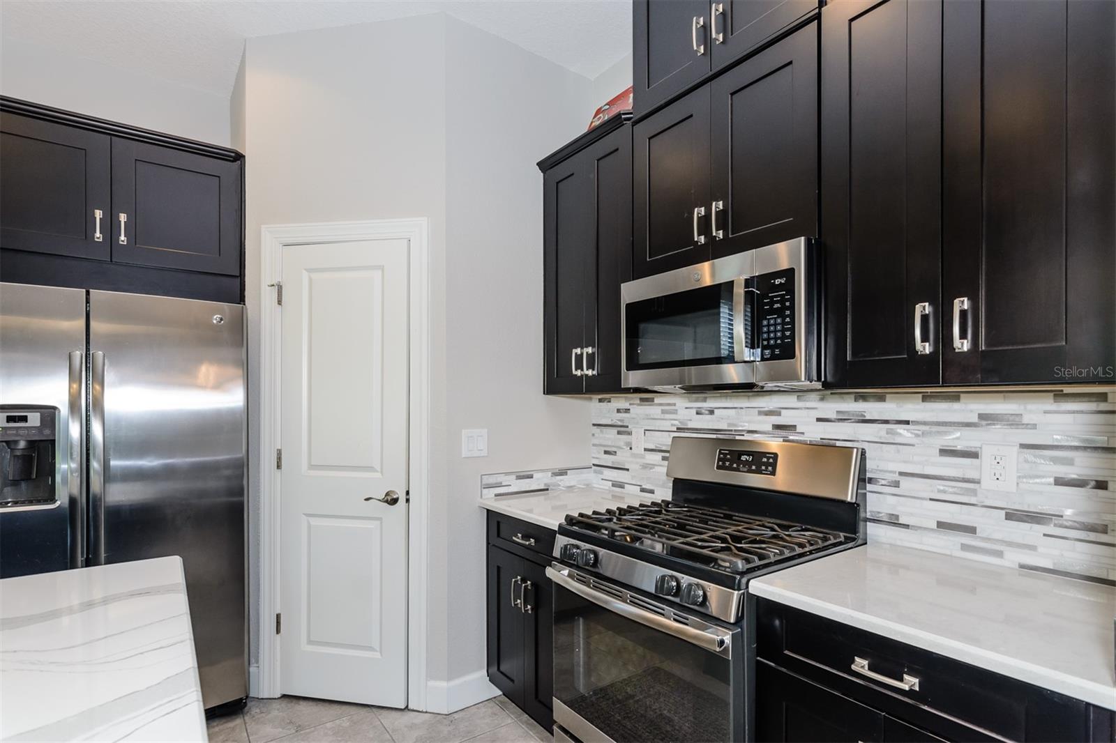 kitchen, closet pantry