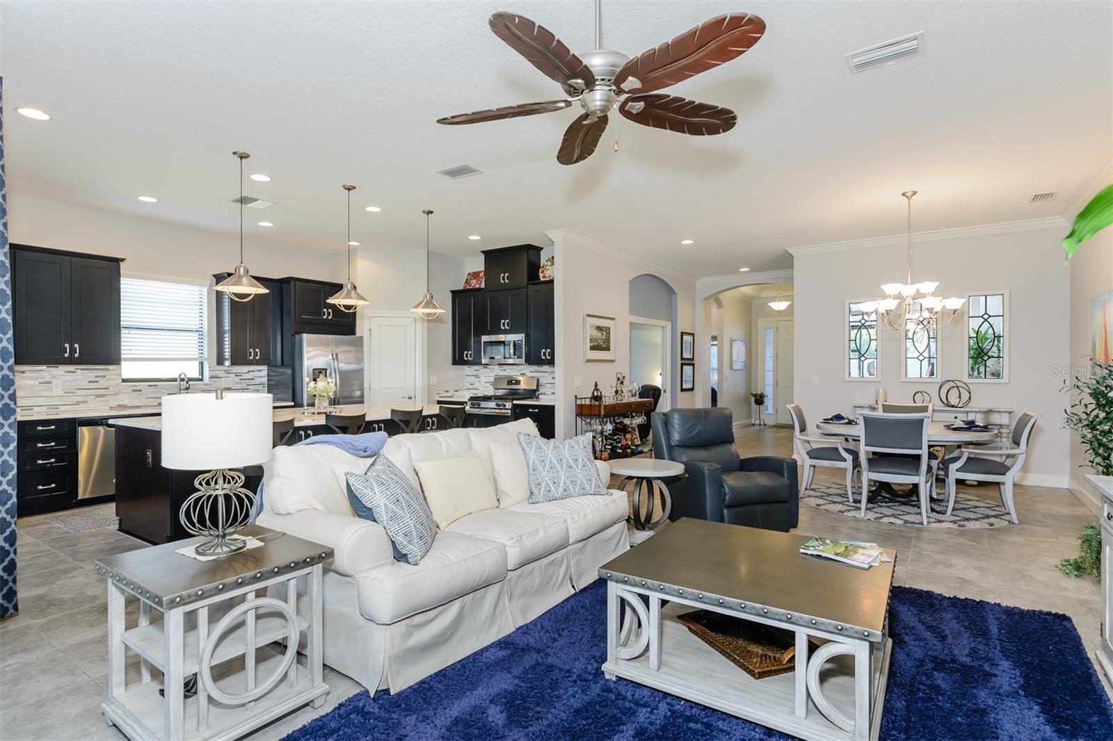living room/kitchen