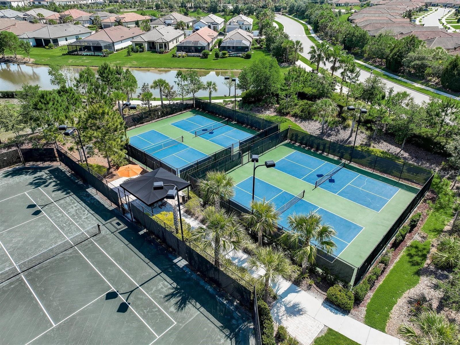 Esplanade pickleball/tennis courts