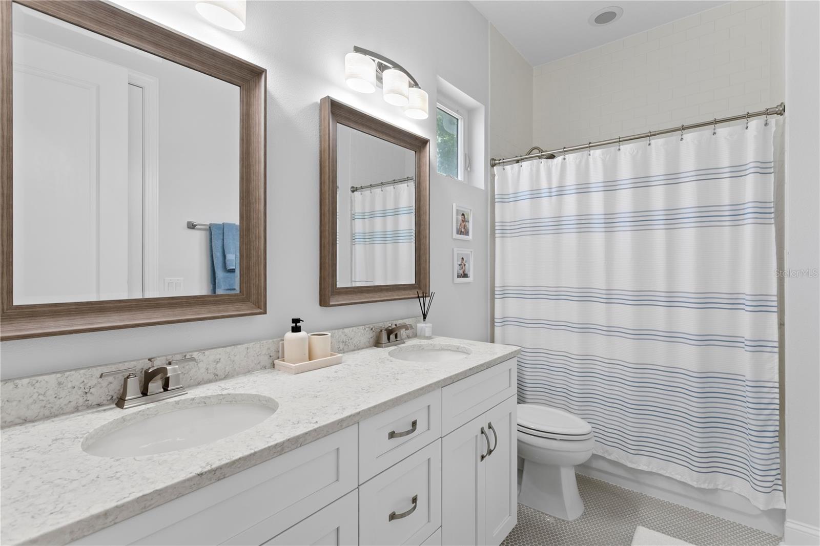 Shared en-suite bathroom!