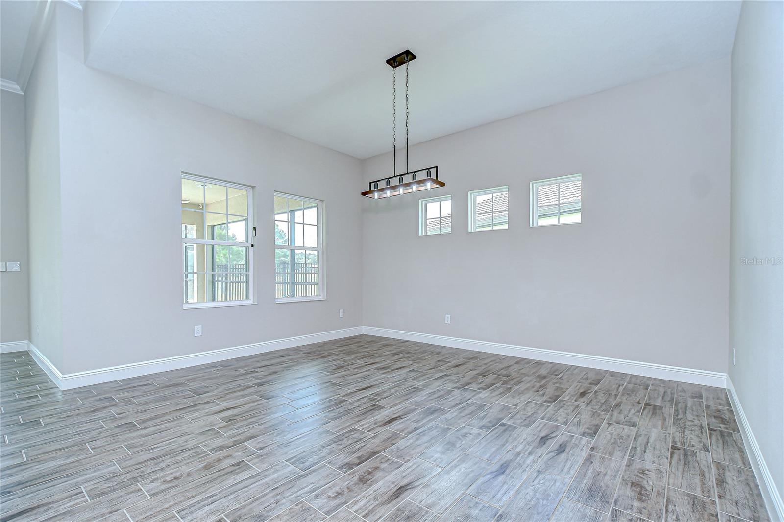 Gorgeous dining room!