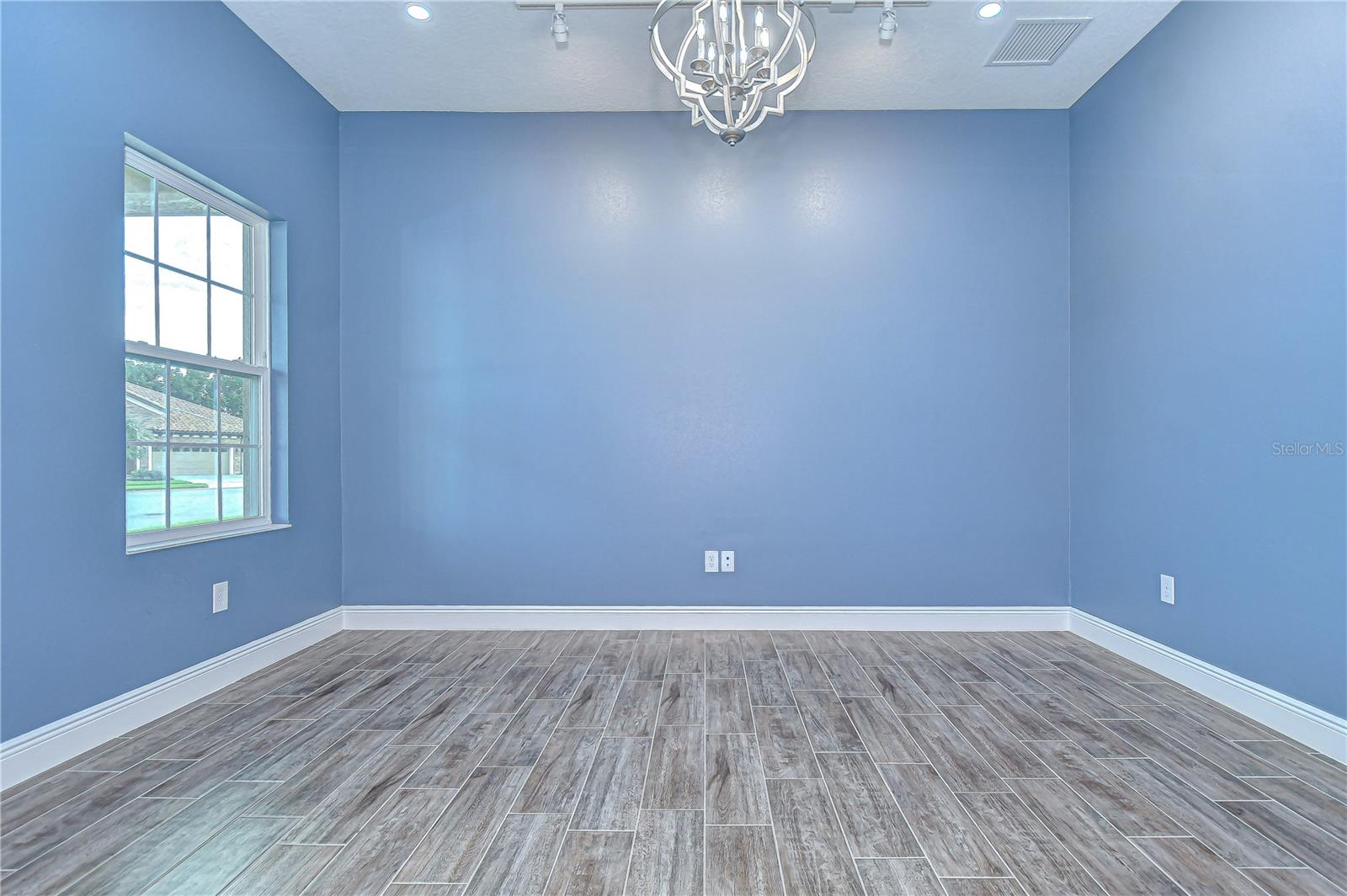 Quiet & Private Work-from-Home Space!