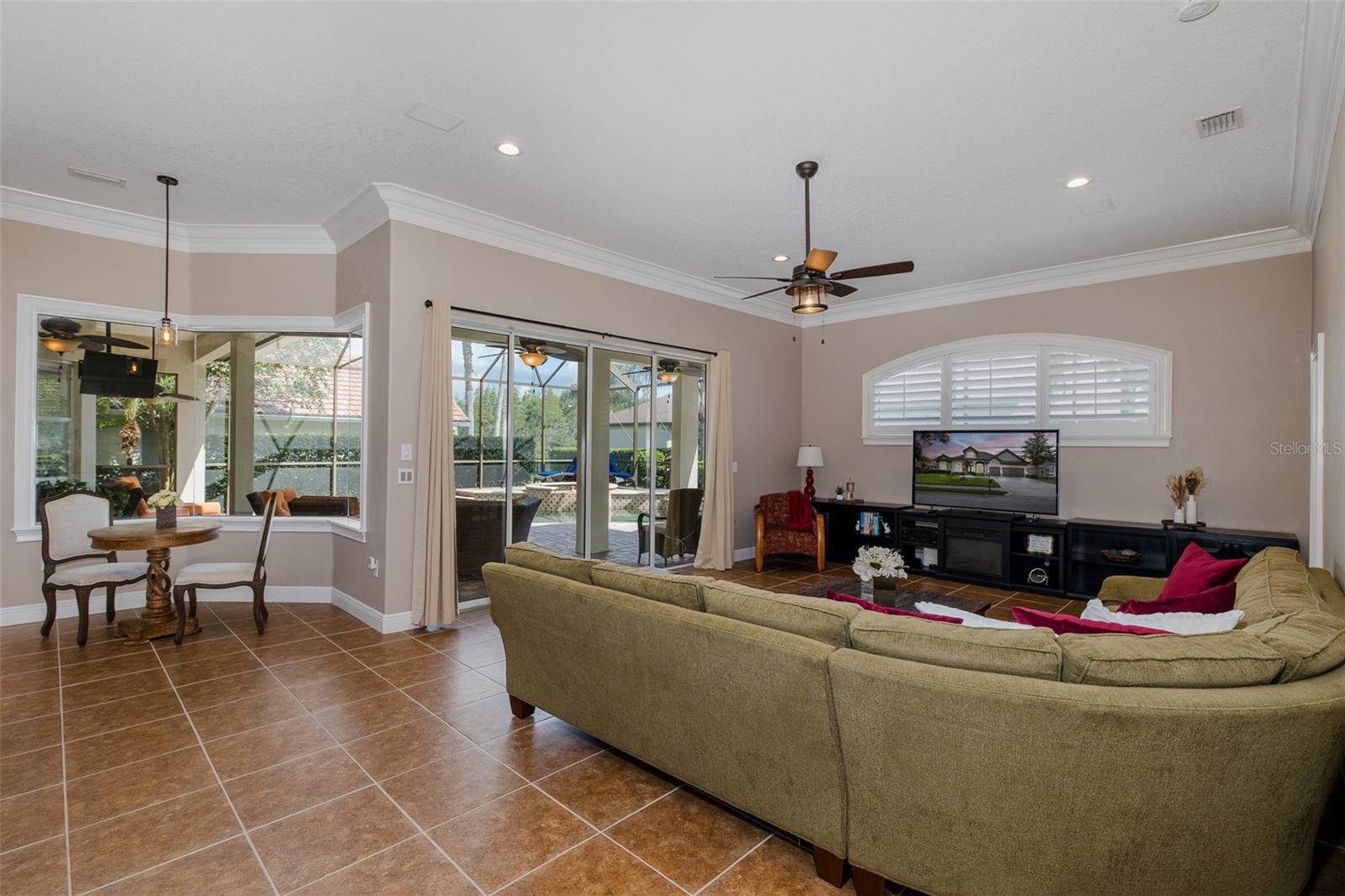 Open floor plan!
