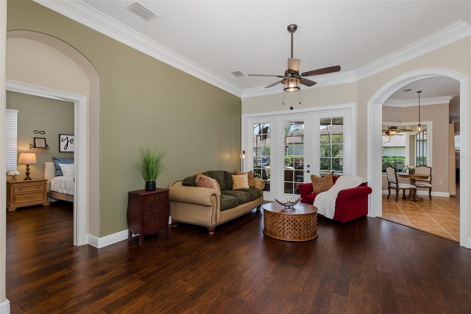 Formal Living Room w/French Doors!