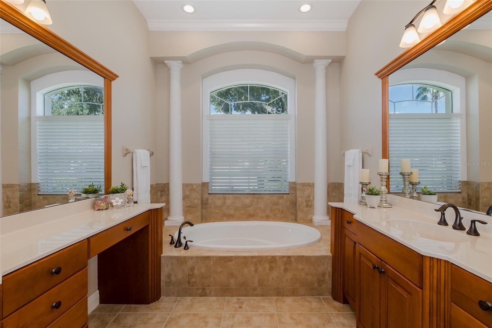 Owner's Bathroom w/Relaxing Tub!