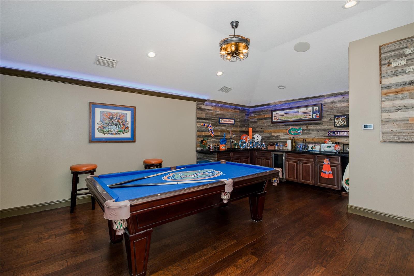 Bonus Room w/POOL Table!