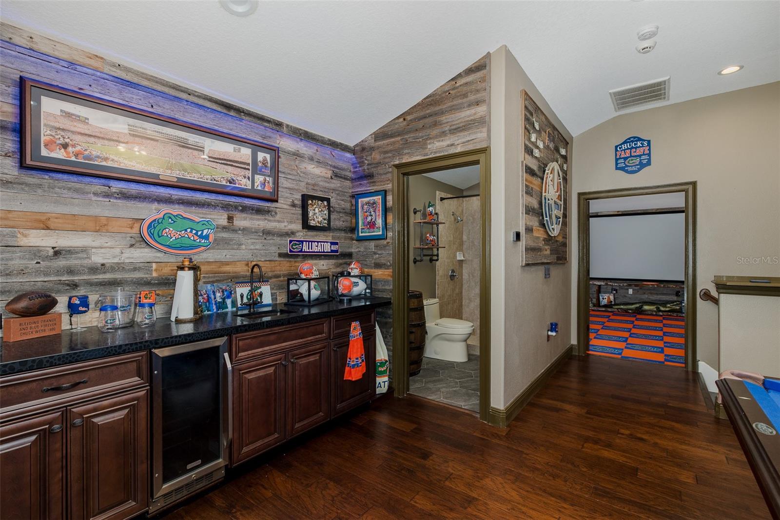 Upstairs Full Bathroom #4