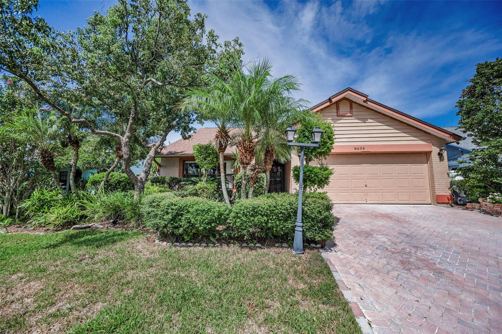 WELCOME TO8609 THIMBLEBERRY LN