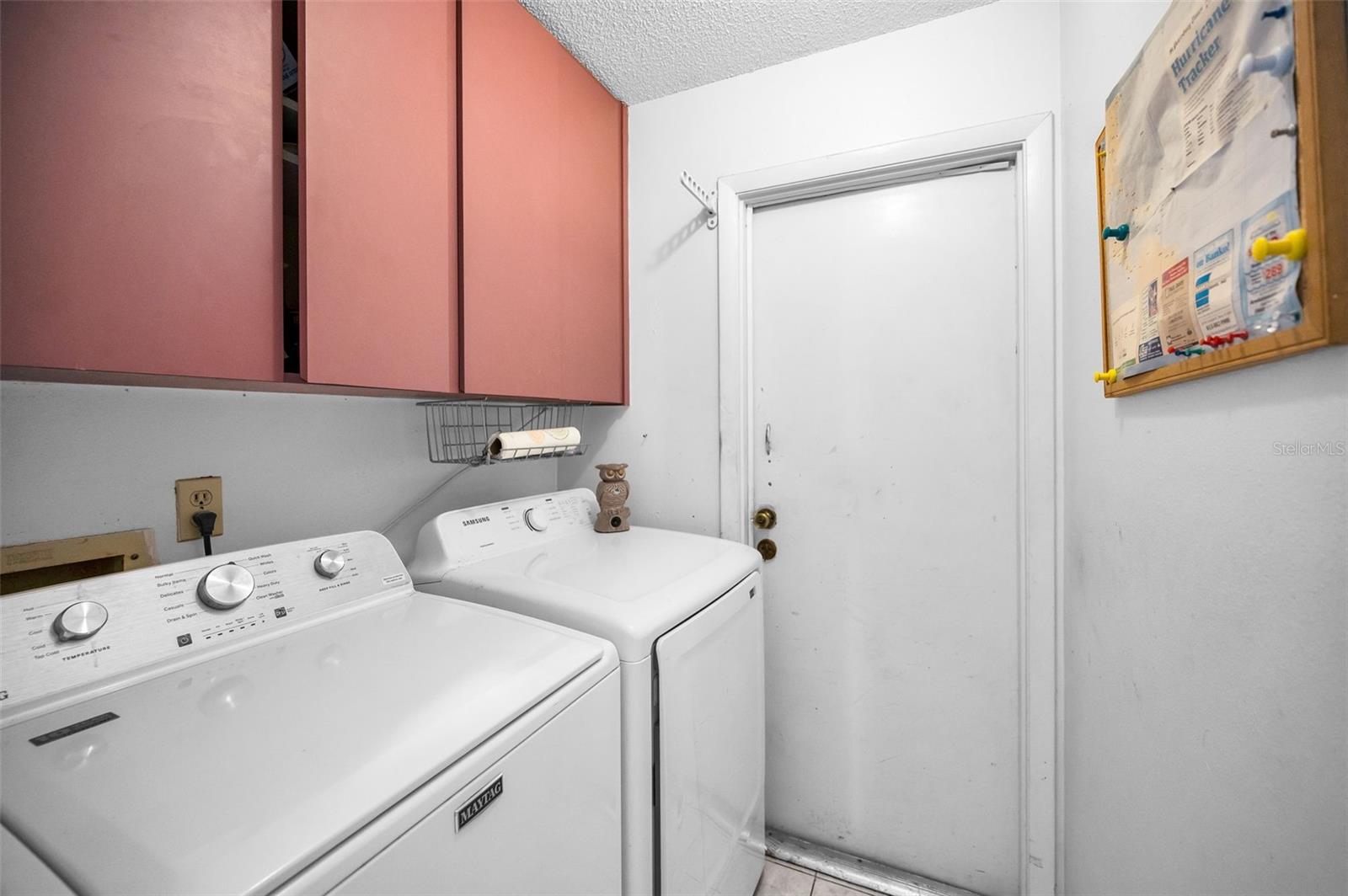 INTERIOR LAUNDRY RM W/ACCESS TO GARAGE