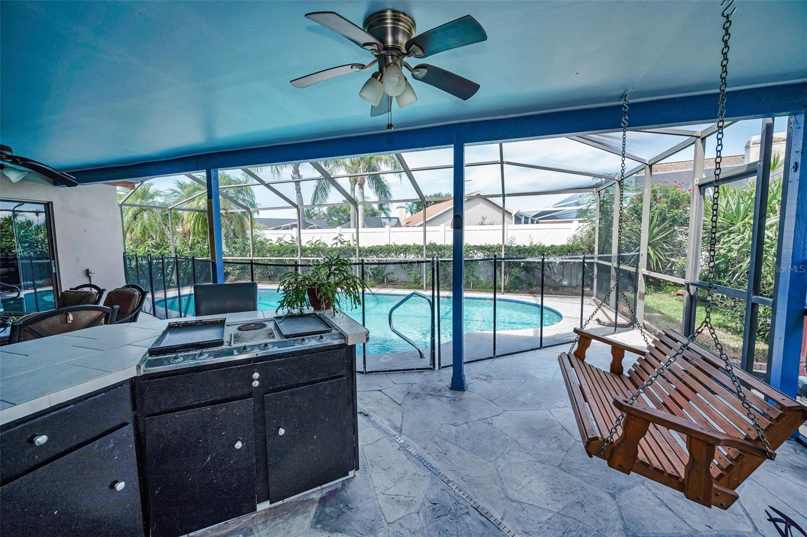 OUTDOOR KITCHEN