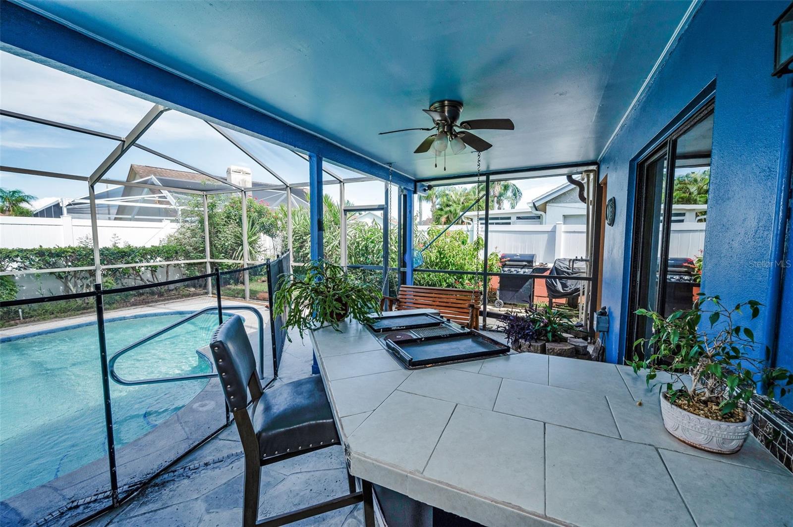 SNACK BAR/OUTDOOR KITCHEN