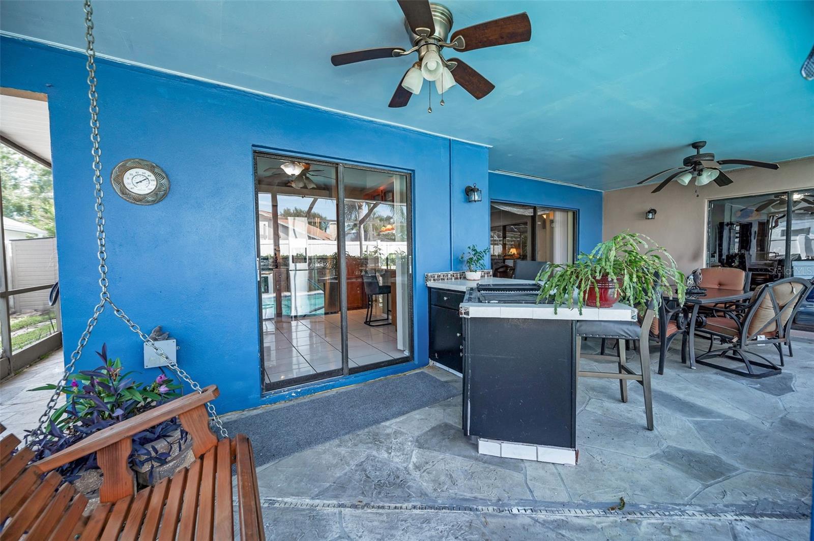 OUTDOOR KITCHEN