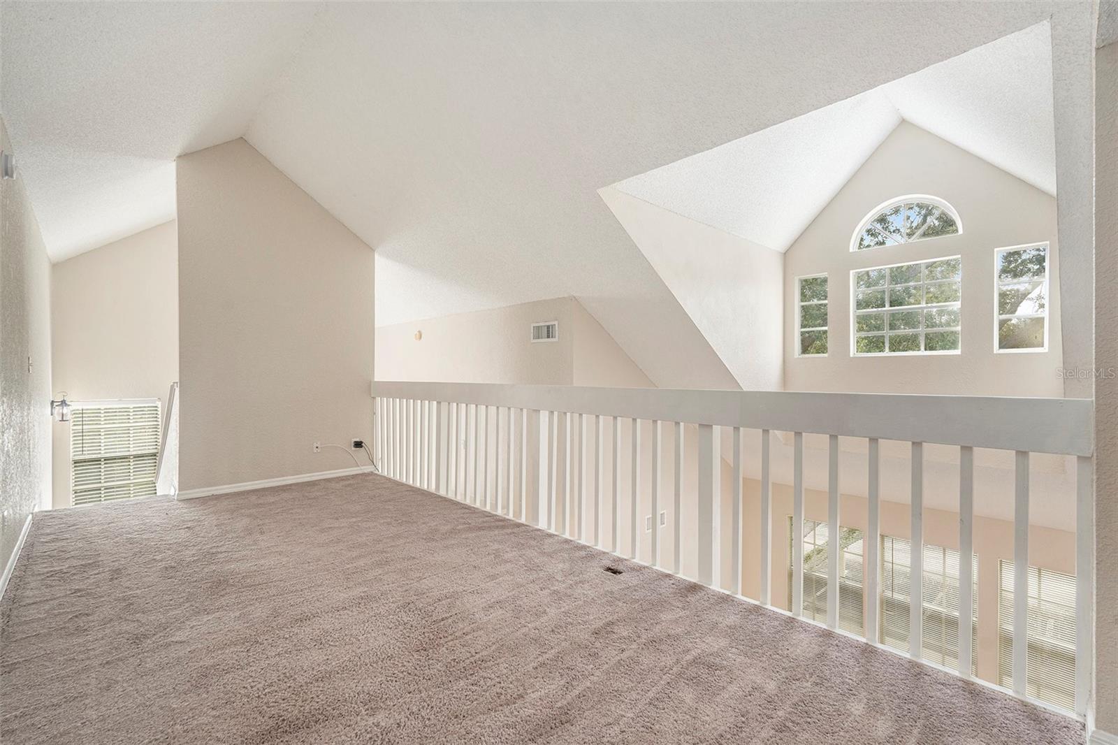 Loft! - Third floor! Vaulted ceilings