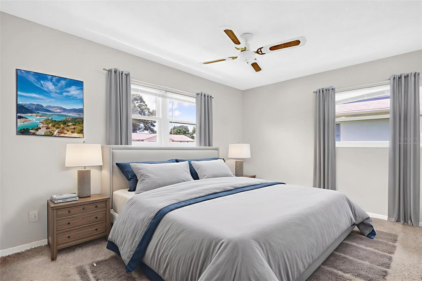 Virtually staged - 2nd bedroom big enough for a king~