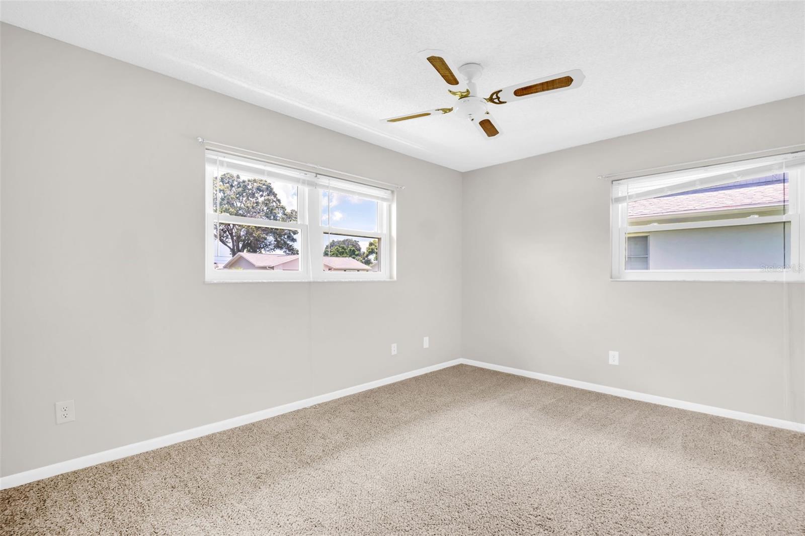 BRAND new carpet in both bedrooms~