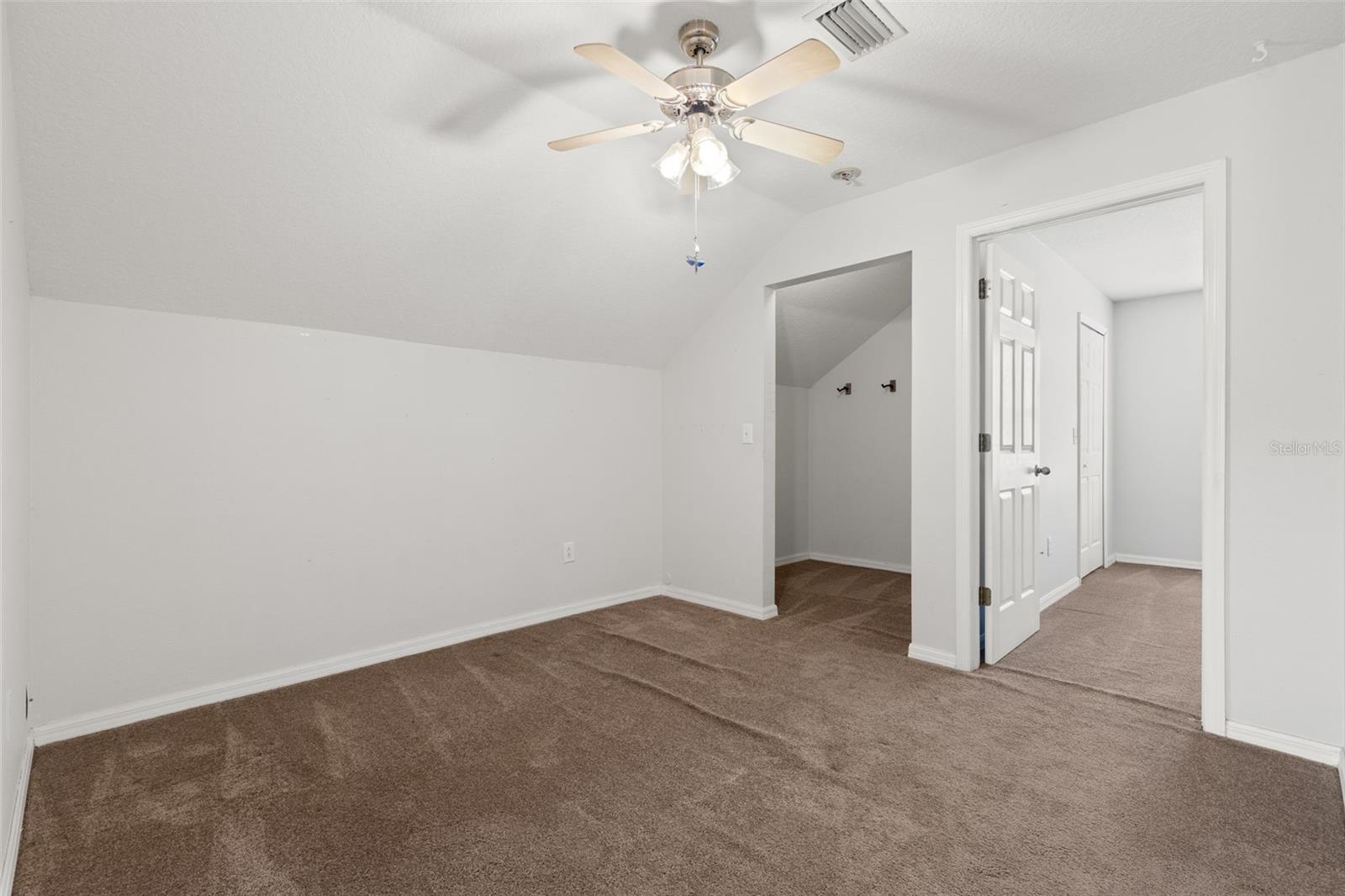Loft & Bonus Room 1