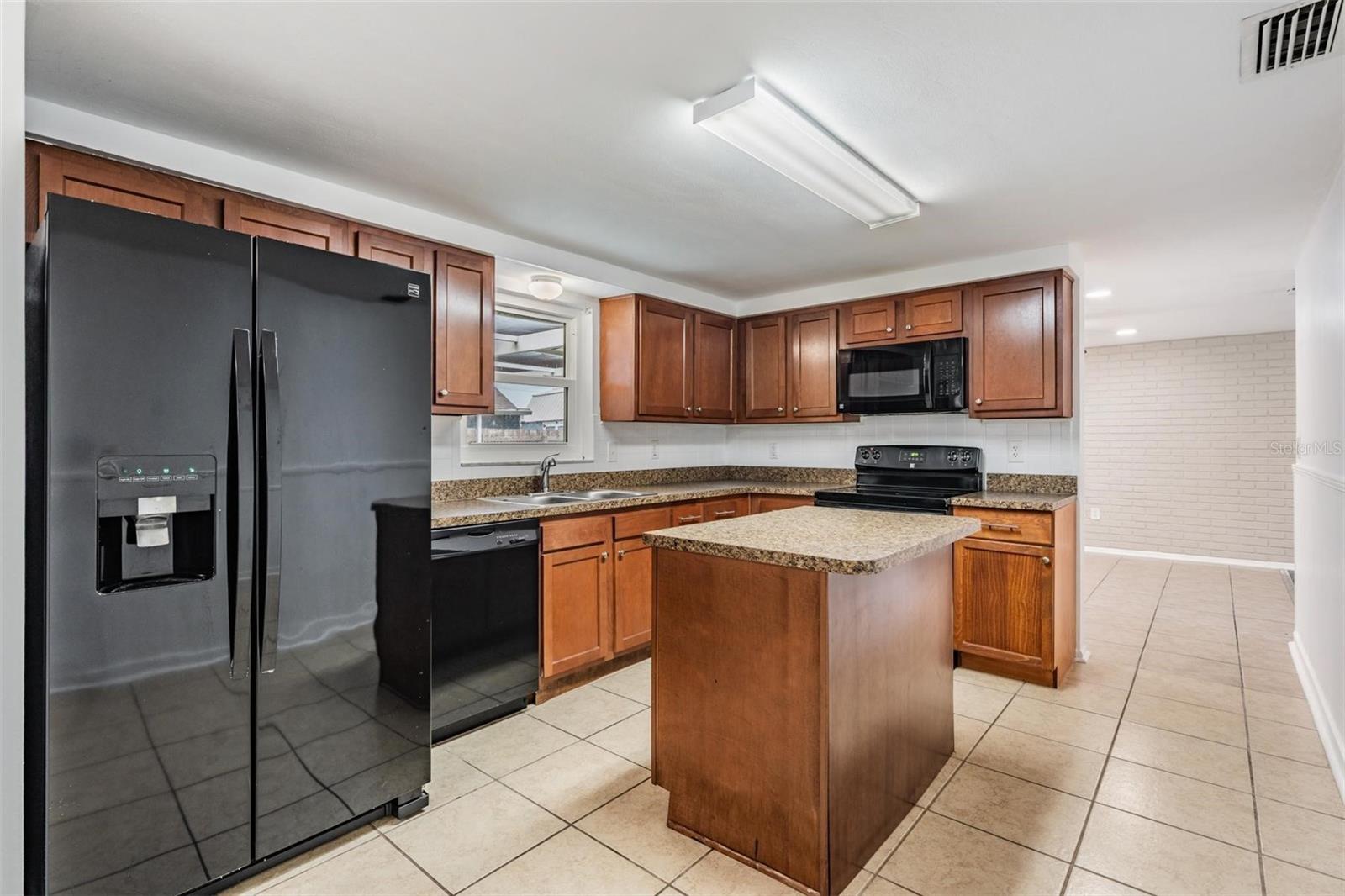 Large island provides plenty of space for cooking and conversaiton