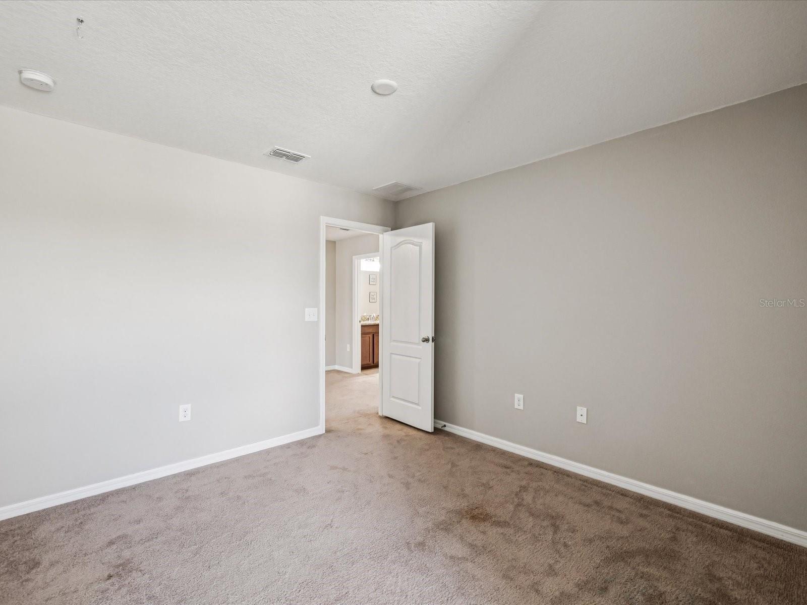 Watch virtual tour for more details