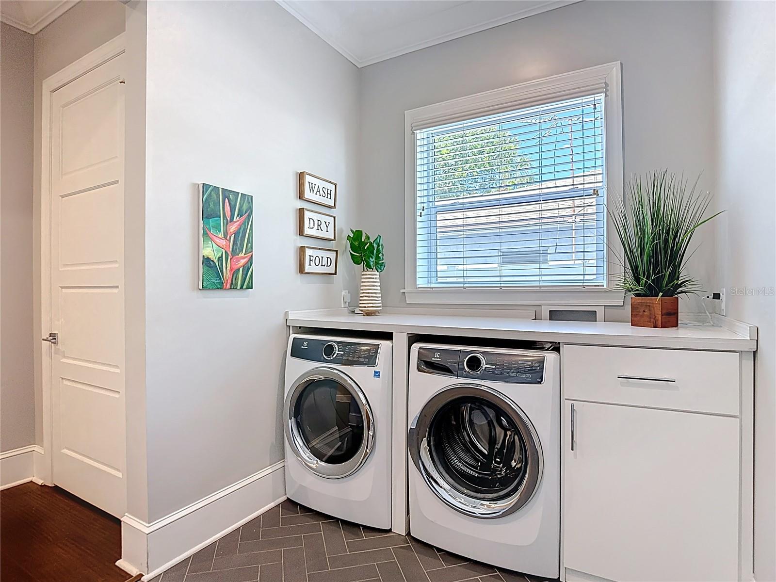 Downstairs Laundry with Mud room