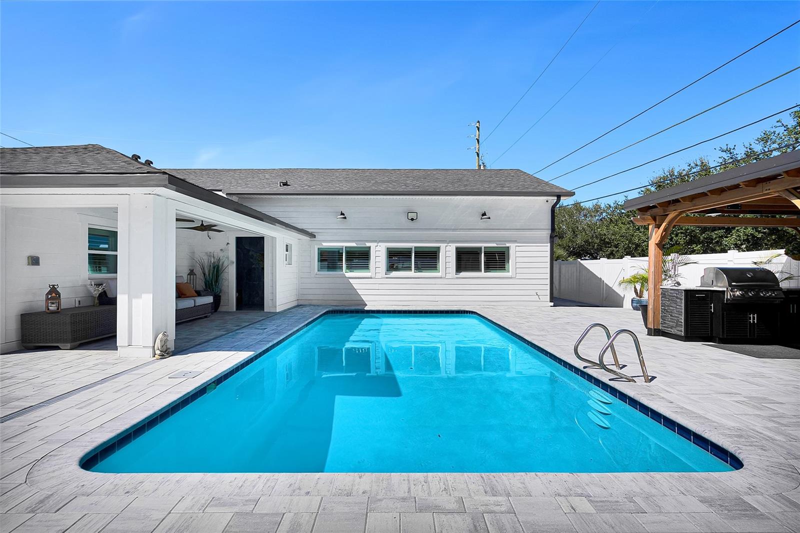 Pool and outdoor kitchen, dining area