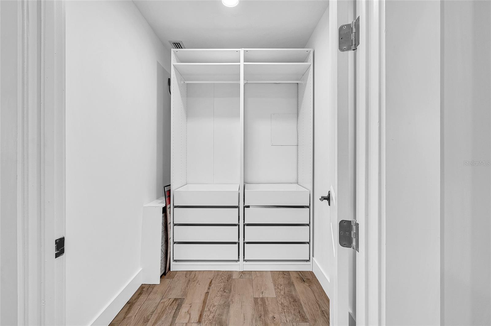 Flex room closet