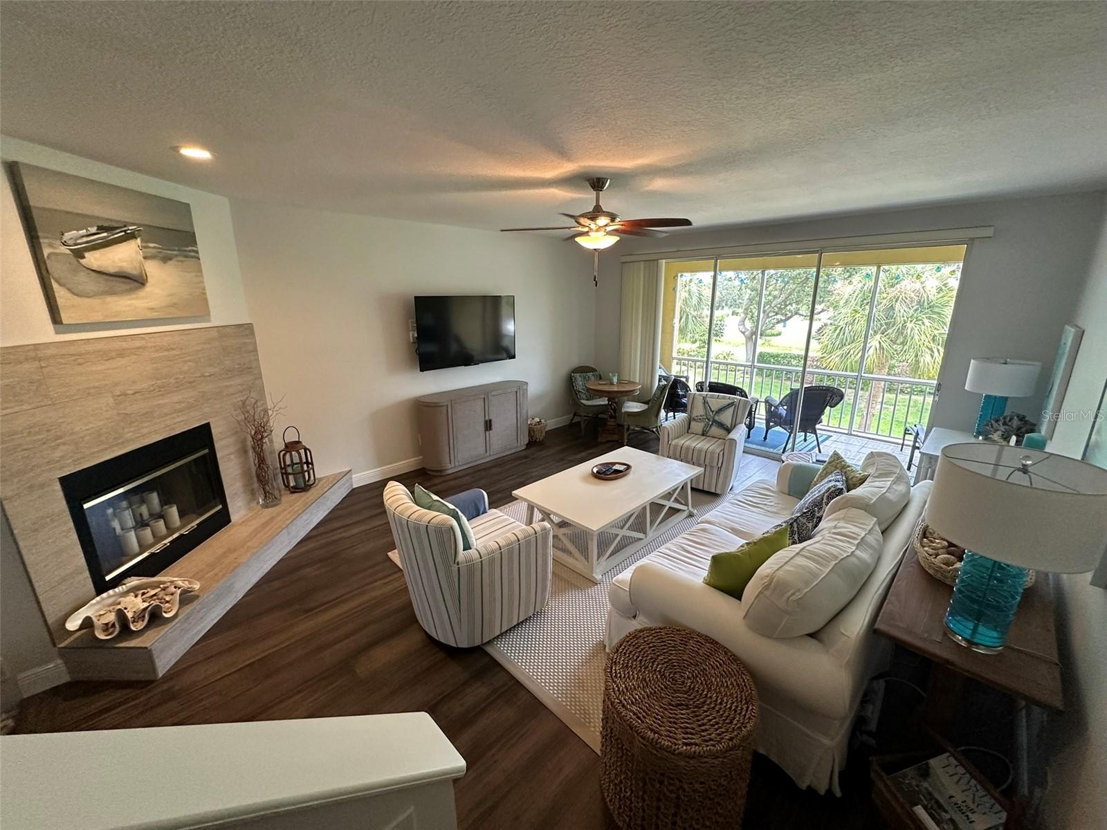 Living room (current)