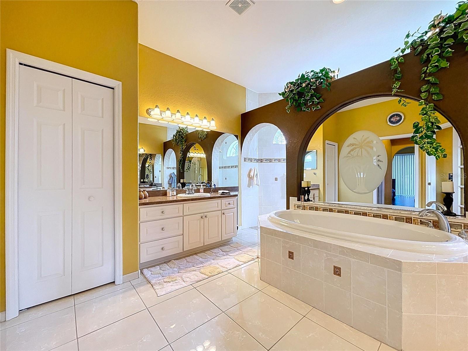 Dual vanities