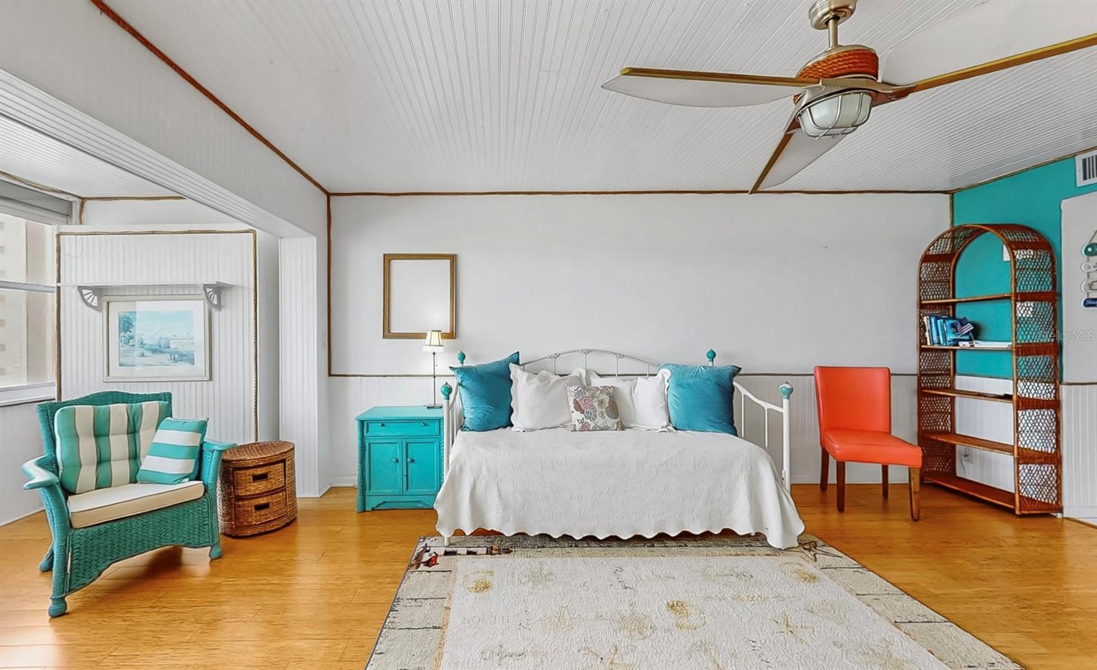 Day bed comes with condo.