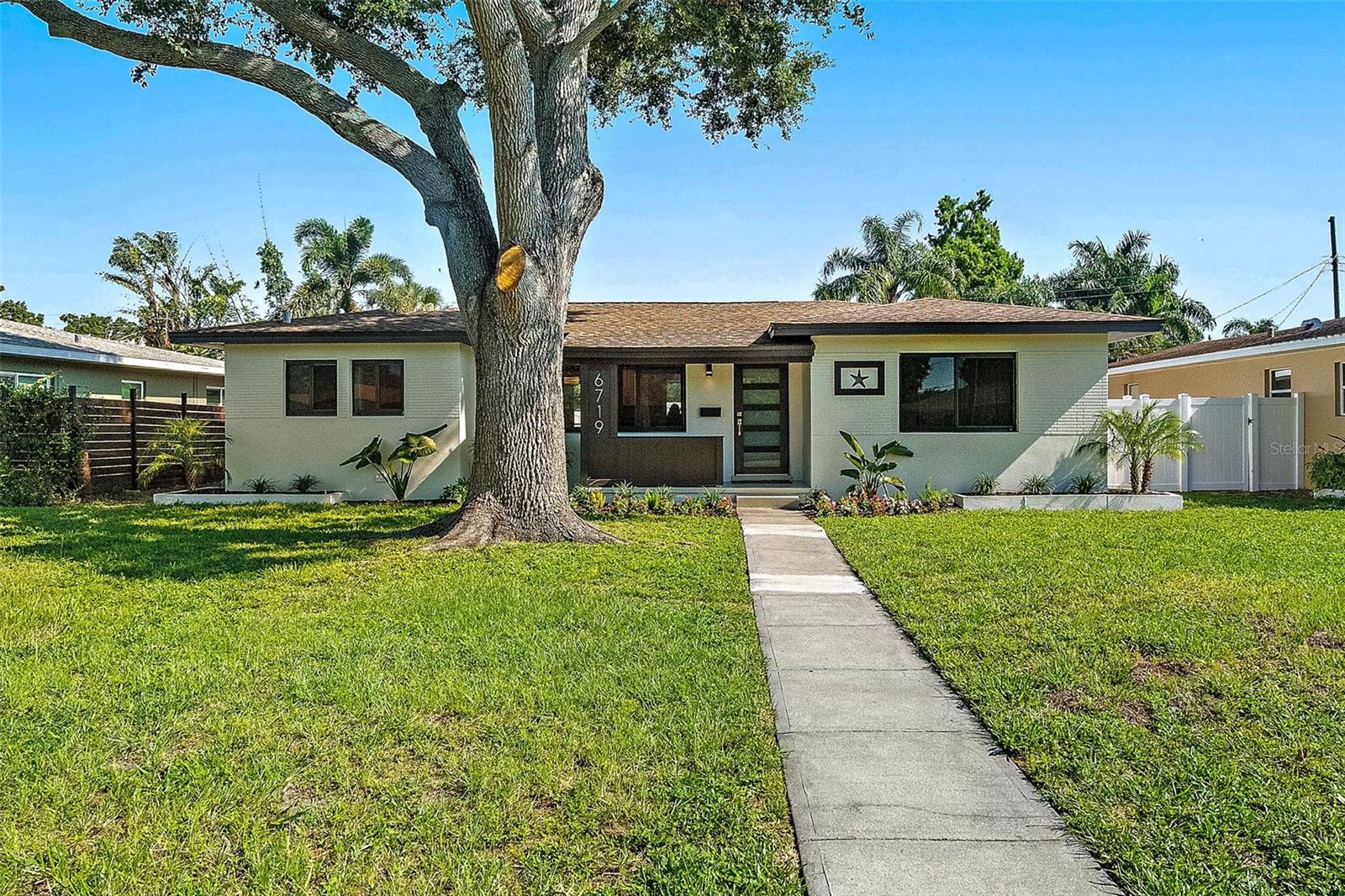Beautiful Pool Home in Sweet Neighborhood!