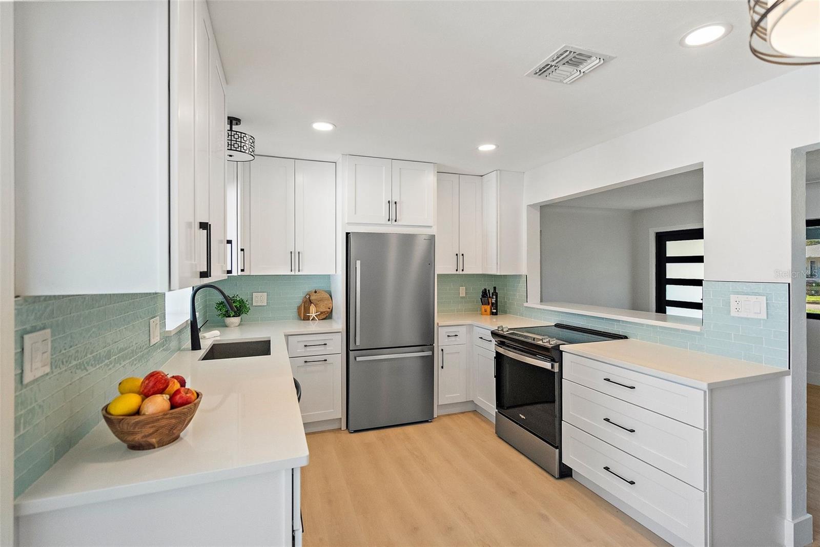Gorgeous White Quartz Counters