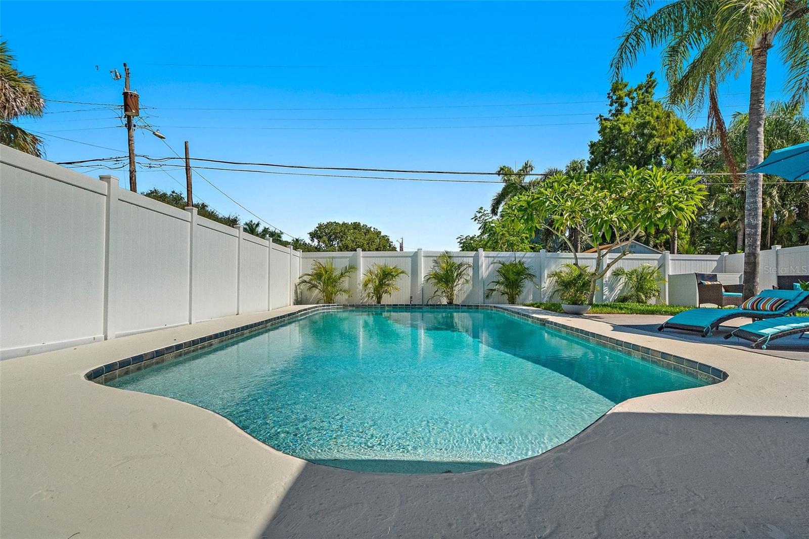 Huge 31'x14' Pool!