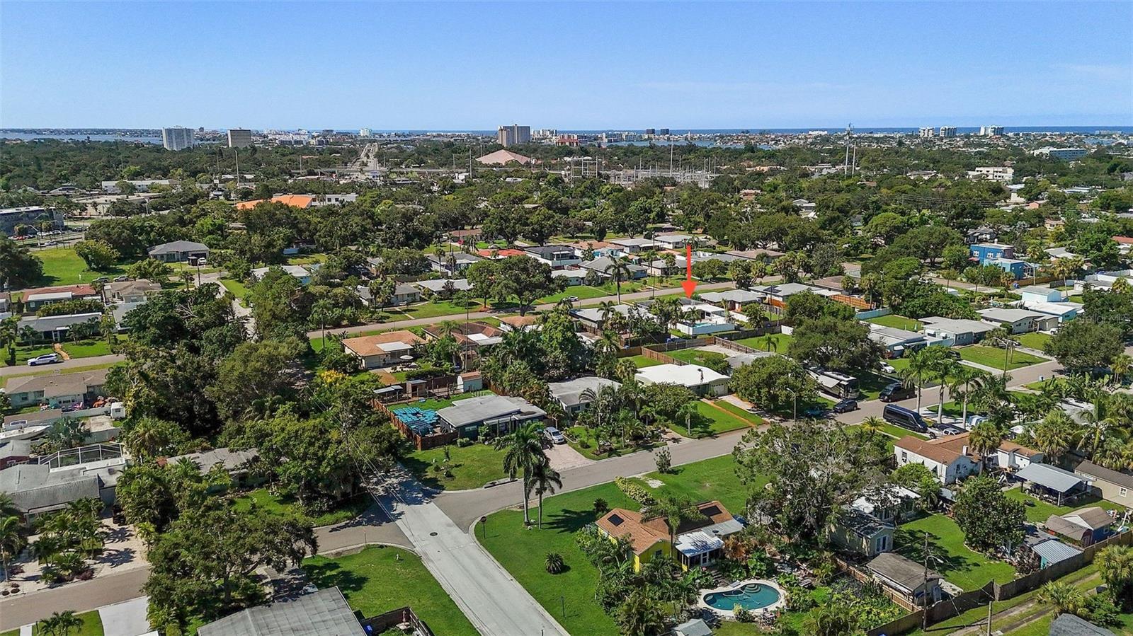 1 mile to intracoastal waterway; 3 miles to The BEACH!