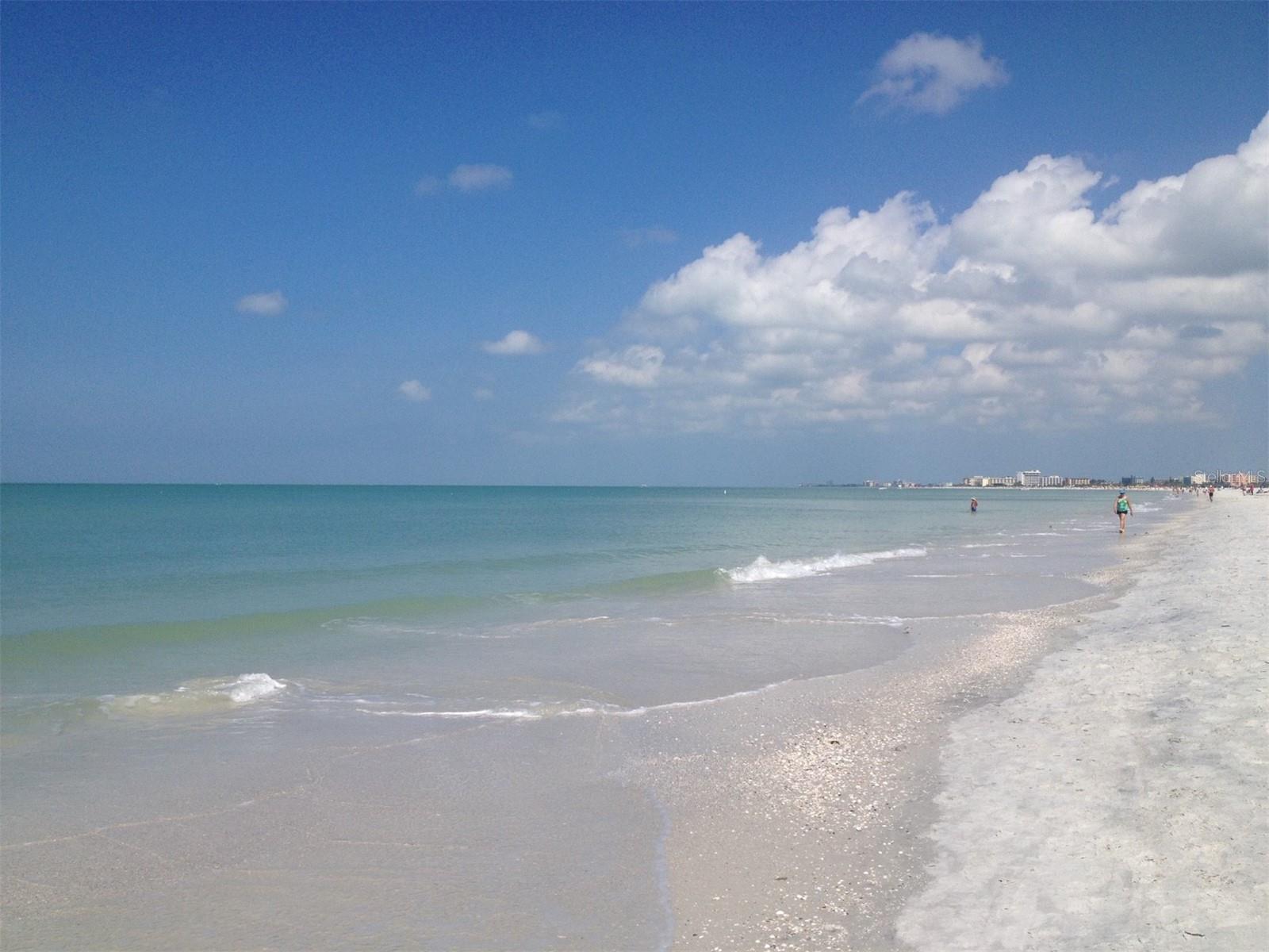 5 minute drive to Treasure Island Beach!