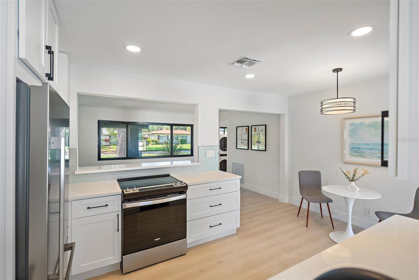 Eat-in Kitchen AND Breakfast Bar