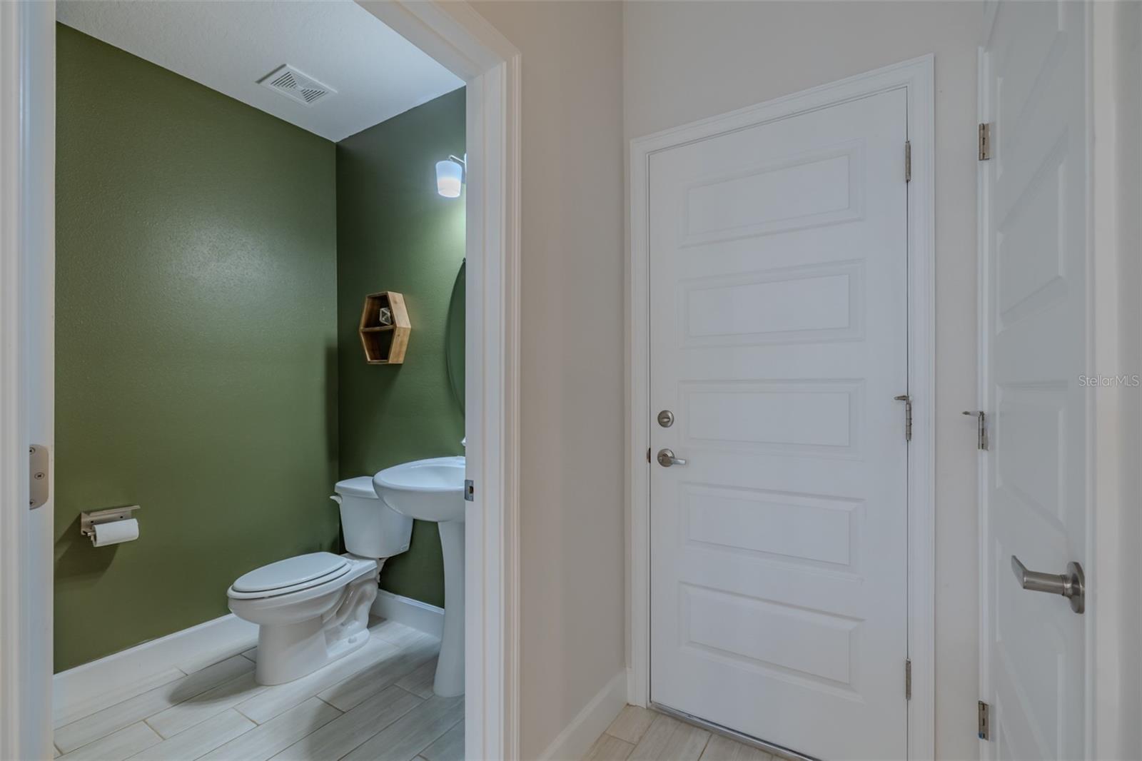 Downstairs 1/2 Bath