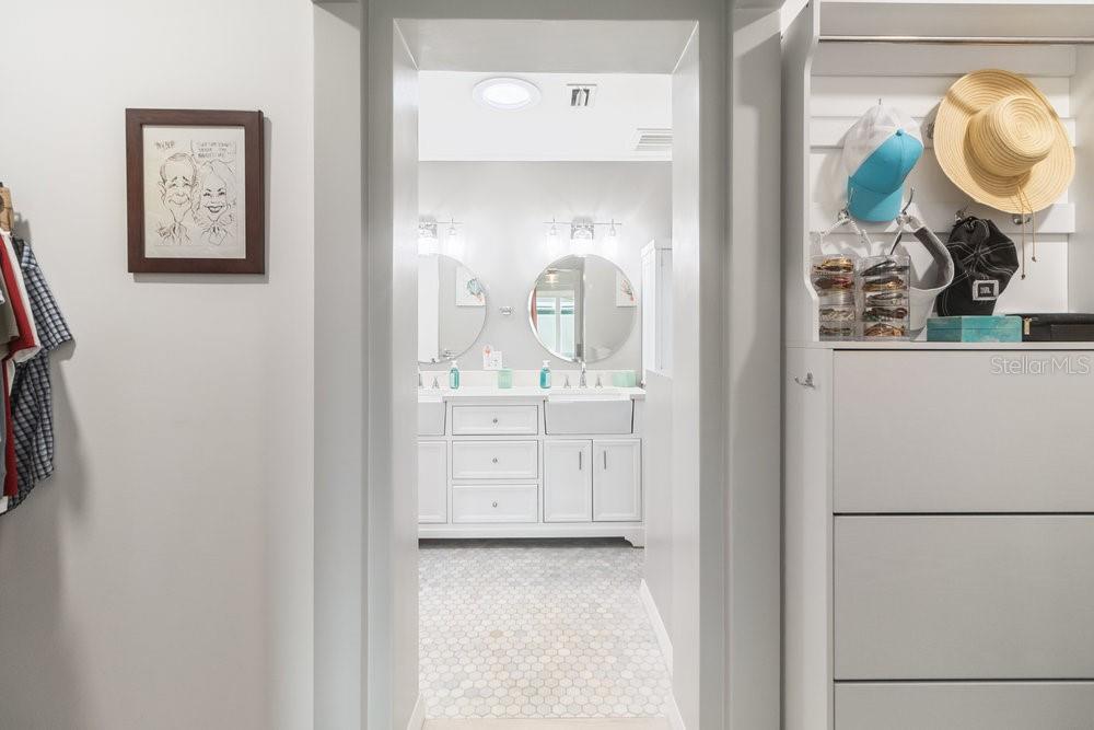 Hall to Primary Ensuite/Walk in Closets