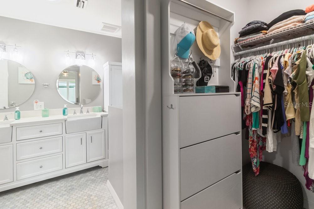 Walk in closet