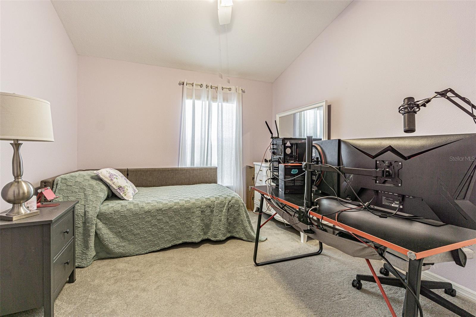 secondary bedroom/office