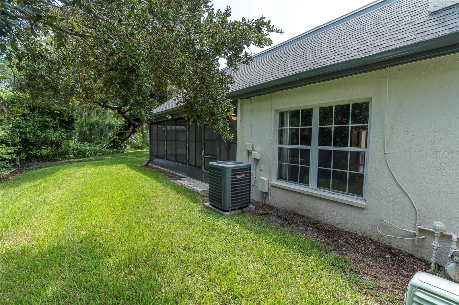 BACK OF THE BUILDING, FACING THE DIRECTION THAT GOES TO THE DOCK; (THIS IS YOUR AC UNIT BTW); YOU CAN SEE THE OUTSIDE OF THE BACK SCREENED LANAI HERE