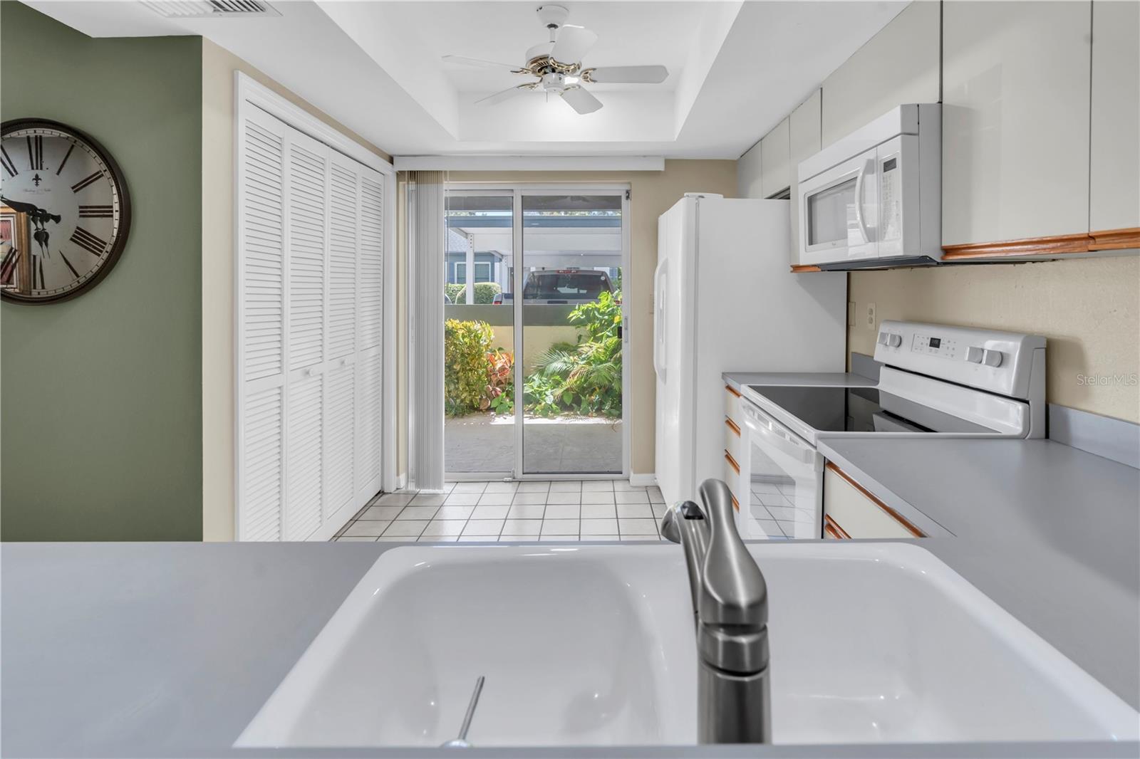 VIEW OF KITCHEN FROM BREAKFAST BAR COUNTER; SLIDER GOES OUT TO FRONT COURTYARD...BRING YOUR PLANTS!  (1377 MCMULLEN BOOTH RD)