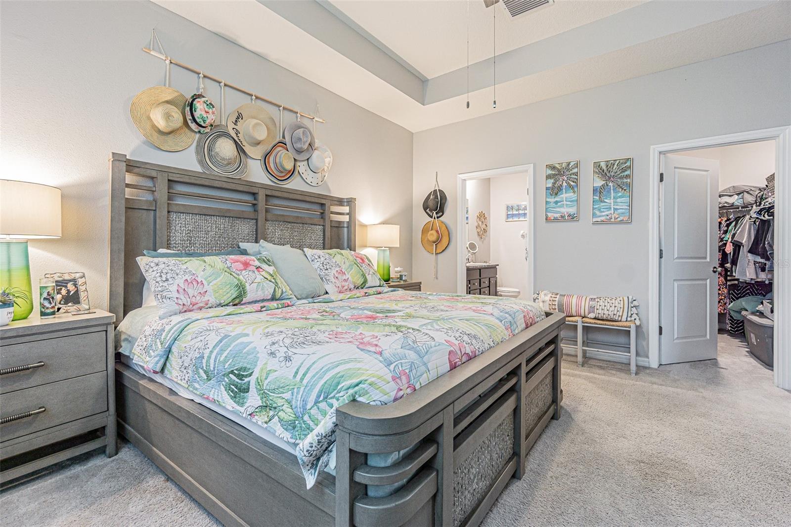 Decor invites you to relax bahama style!